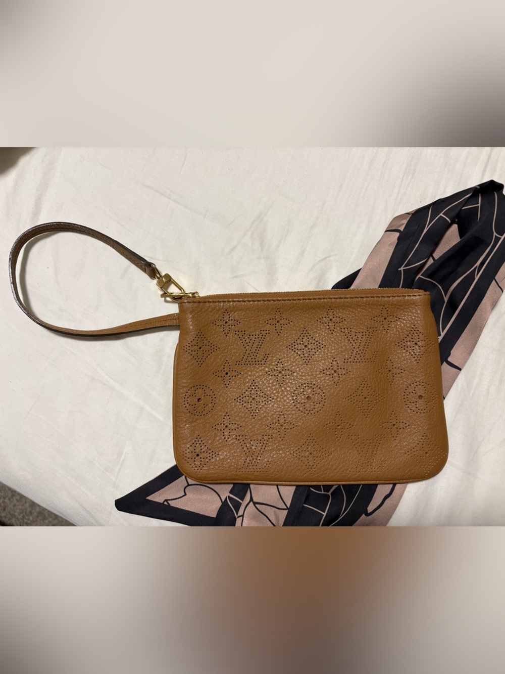 Louis Vuitton Mahina Selene pouch- caramel